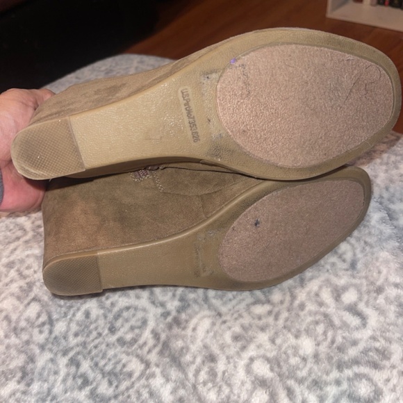 Rampage Tan Wedge Side Zip Ankle Boots / Booties Size 8 - Picture 8 of 8